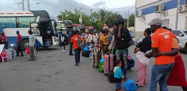 Haití instala centros médicos para atender repatriados por RD